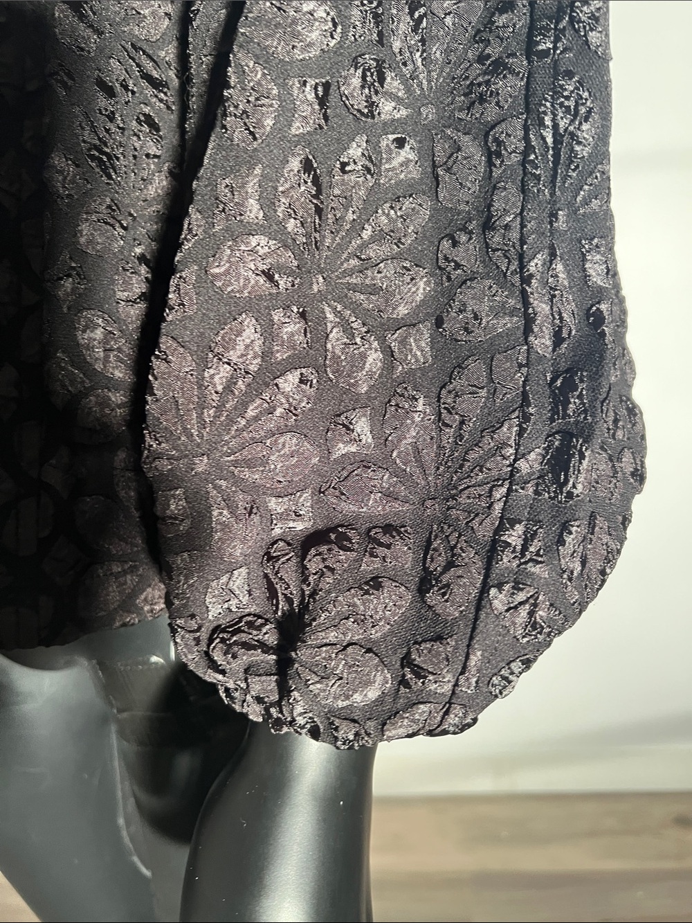 NWOT Max Studio Black Textured Floral Jacquard Long-Sleeve Top - Picture 4 of 10